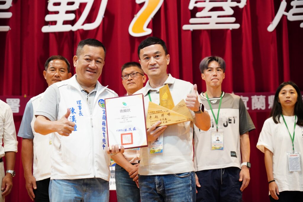 推展社會 體育有功 個人獎 何賢堯校長